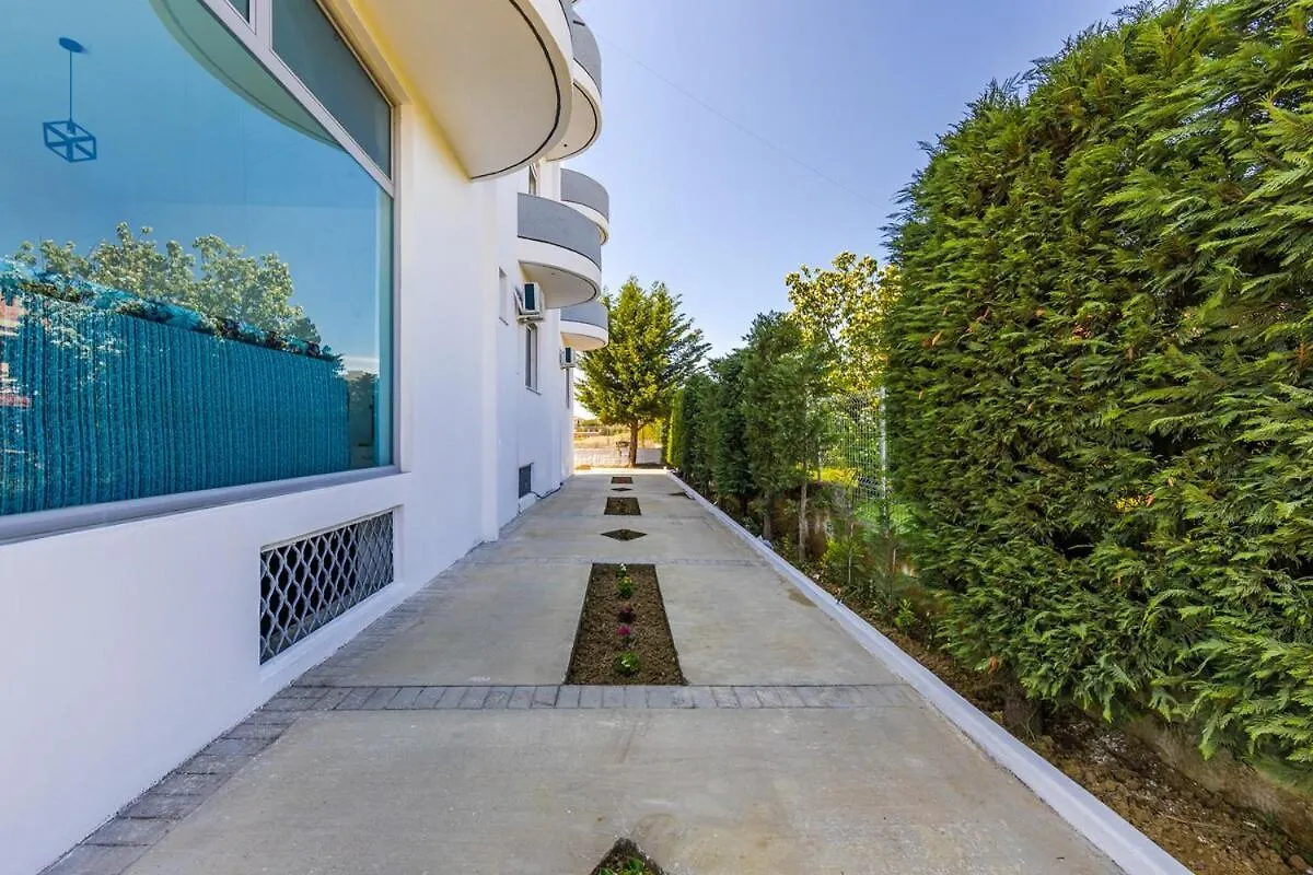 Bright Modern Apartment With Balcony Views Golem Albânia